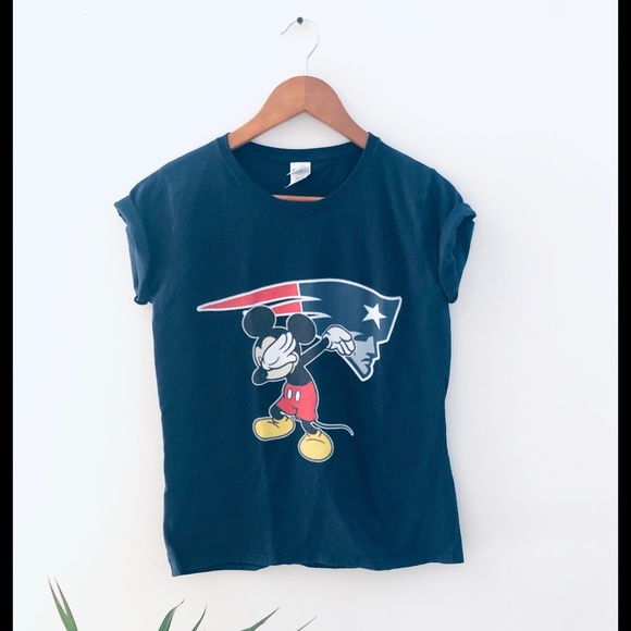 Disney New England Patriots T-Shirt Dab Graphic - Picture 1 of 3